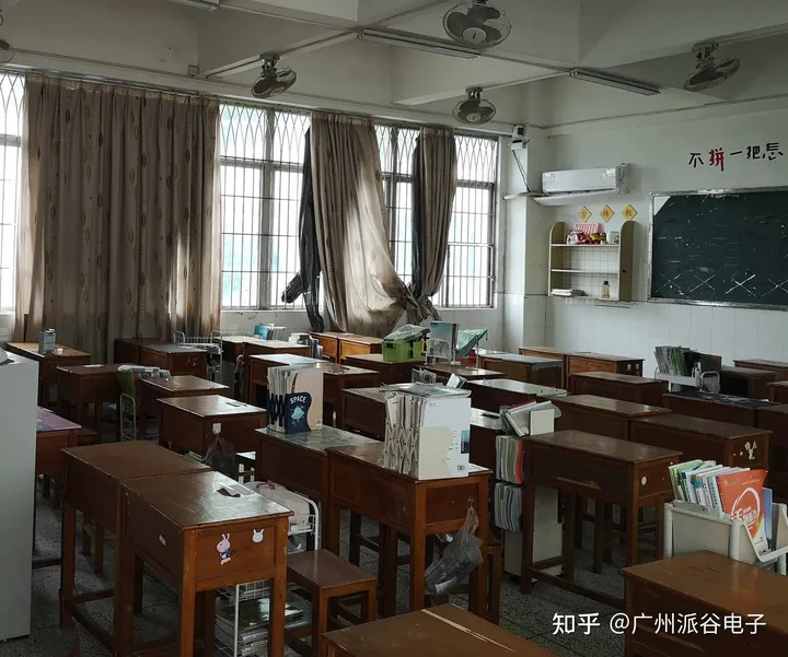 空調(diào)控制器-潮州高級(jí)中學(xué)教室空調(diào)節(jié)能項(xiàng)目上線(xiàn)